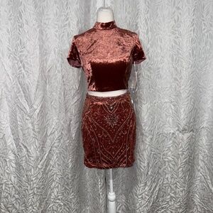 Malisha orange 2 piece set size 6 rhinestoned bedded a velvety top new with tag